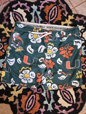 🔥🔥Wes & Willy Green Floral Miami U Board Shorts🔥🔥 Size L